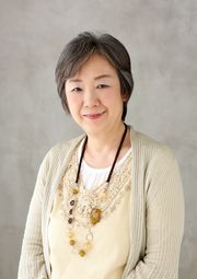 遂に掲載する写真が尽きた。母の大きな目が好きで四角い輪郭は嫌いだったが、目は似なくて、輪郭だけ似てしまった。