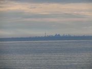 カナダのオンタリオ湖。湖面がピンク色に輝いているのを始めてみた。印象画の世界