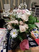 ピアノの発表会で頂いた大好きなピンクのバラ。手前は札幌の方から頂いたアクリルの手芸品。